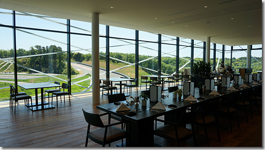 Porsche Experience Center Tokyo, Restaurant 906